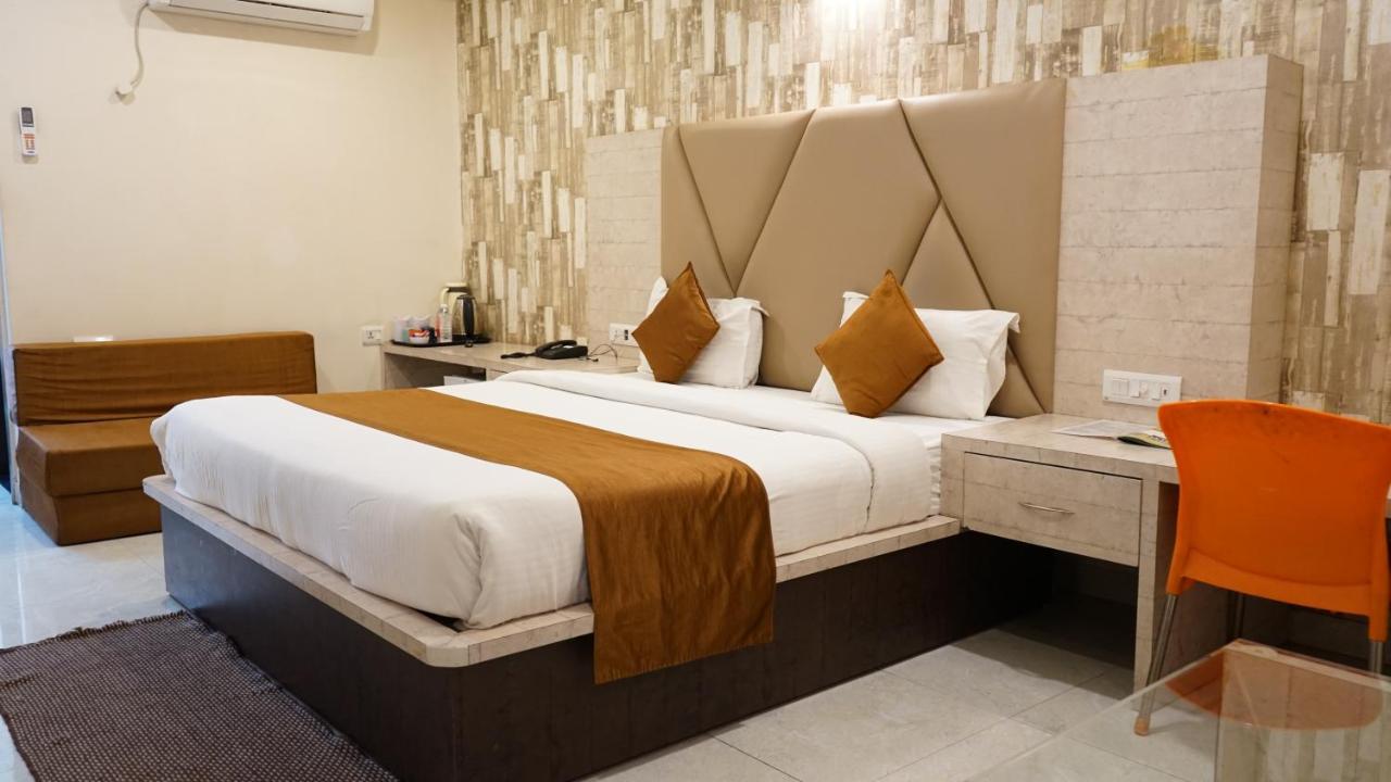 K3 Club Residency Otel Jhānsi Dış mekan fotoğraf